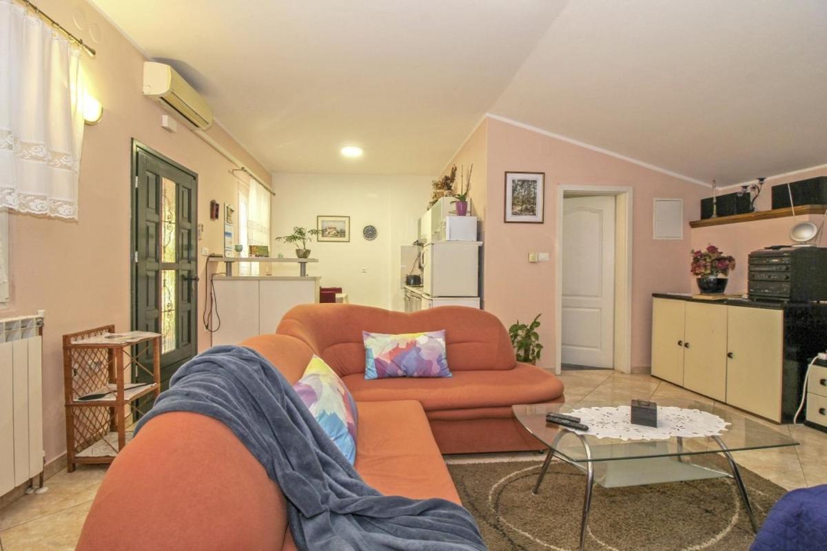 Dalibor In Jakacici - Haus Fuer 2-4 Personen Gracisce Exterior photo